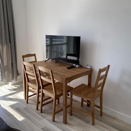 Sleepy3City Apartments 10 Lutego 23 กดิเนีย ภายนอก รูปภาพ