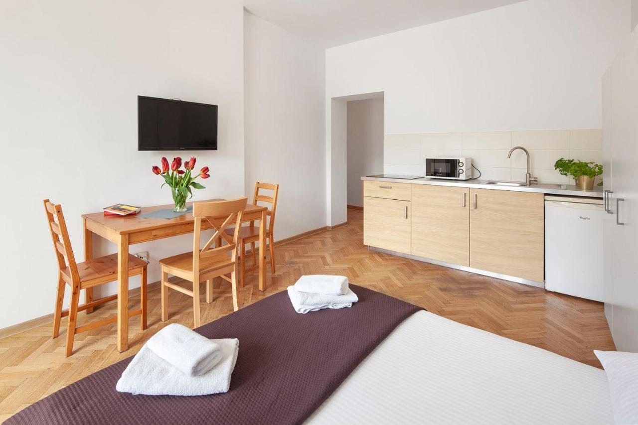 Sleepy3City Apartments 10 Lutego 23 กดิเนีย ภายนอก รูปภาพ