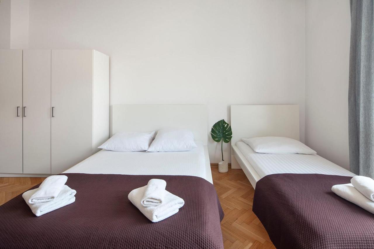Sleepy3City Apartments 10 Lutego 23 กดิเนีย ภายนอก รูปภาพ