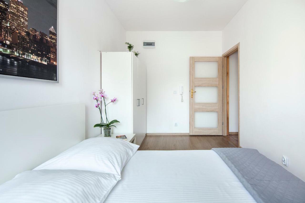 Sleepy3City Apartments 10 Lutego 23 กดิเนีย ภายนอก รูปภาพ